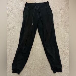 Lululemon joggers 25”